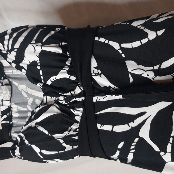 Bold Betty Dress - Picture 5 of 9